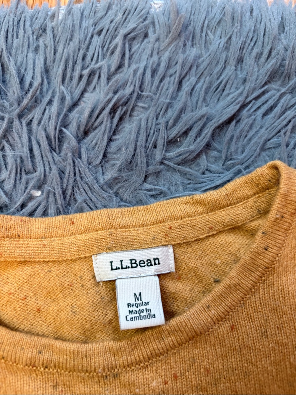 L.L. Bean Mustard Speckeled Crewneck 100% Cashmere Sweater Size M - Picture 2 of 5